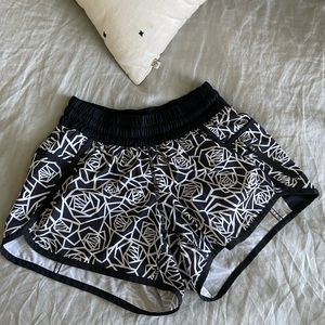 Lululemon Tracker Short Size 4